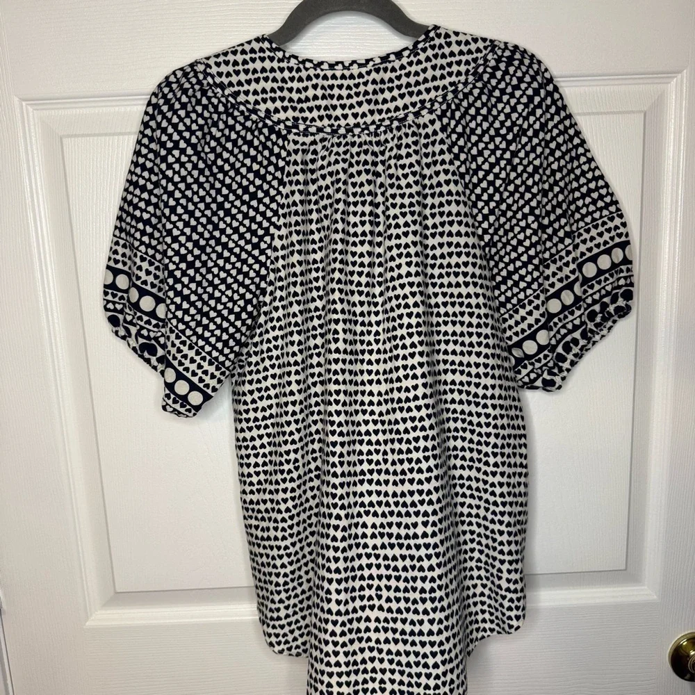 LOFT Black and White Geometric Blouse with Heart Pattern Size Small GUC